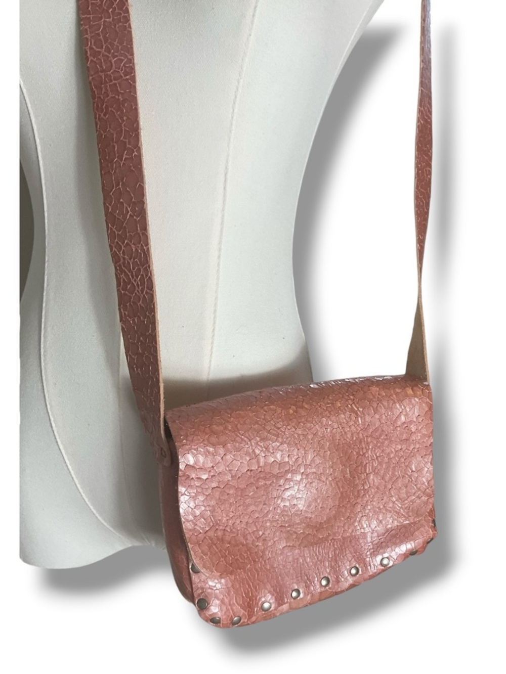 Cydwoq Telegraph Bag in Crackled Champagne Leather NWOT - Picture 2 of 12